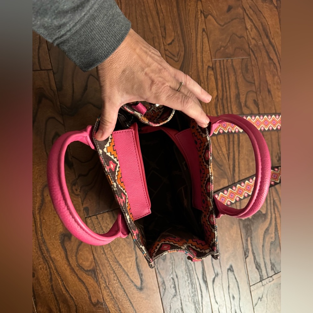 Wrangler southwestern dual sided hot pink Patterned Bag - Picture 5 of 7